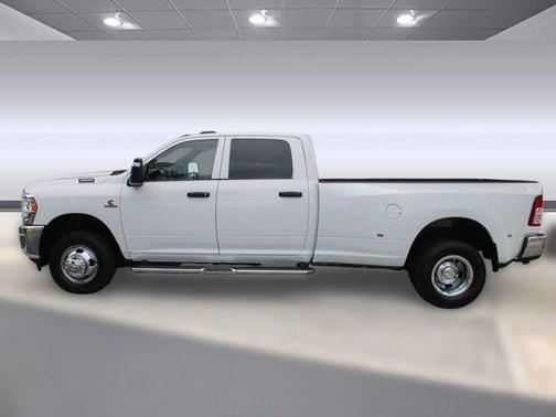 2023 RAM 3500 Tradesman Crew Cab 4x4 8' Box