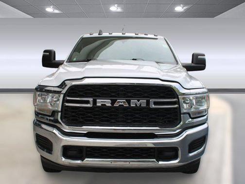 2023 RAM 3500 Tradesman Crew Cab 4x4 8' Box