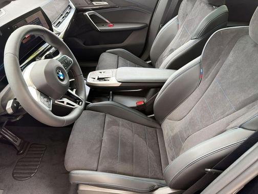 Black Sapphire Metallic 2026 BMW X2 xDrive28i