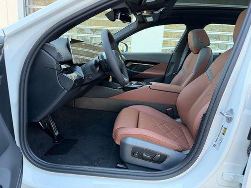 Mineral White Metallic 2026 BMW 530 530i