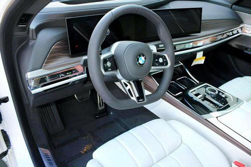 2025 BMW 760 xDrive
