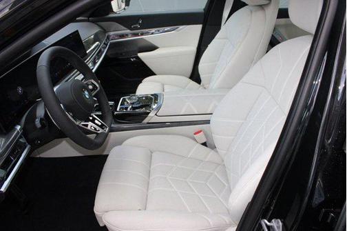 2025 BMW 760 i xDrive