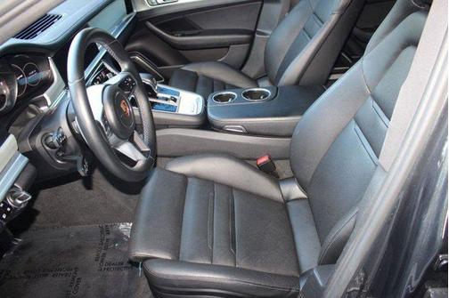 2018 Porsche Panamera 4