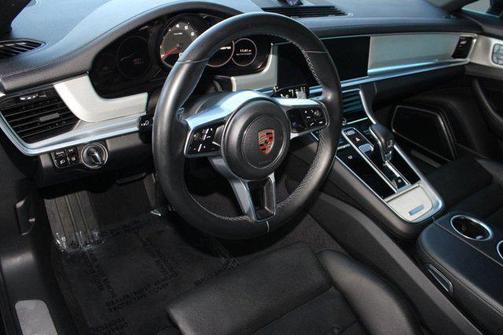 2018 Porsche Panamera 4