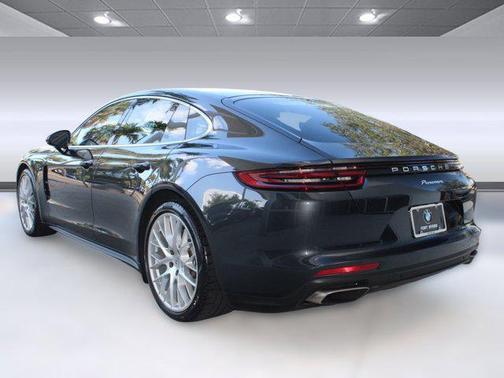2018 Porsche Panamera 4