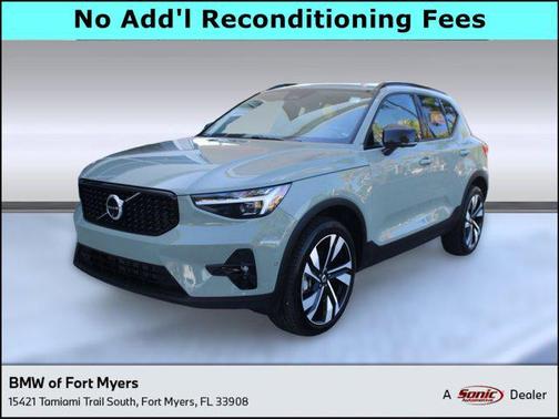2024 Volvo XC40 B5 Ultimate Dark Theme