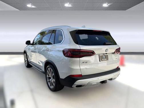 Mineral White Metallic 2023 BMW X5 xDrive40i