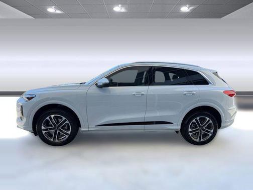 White 2025 Audi Q5 Premium TFSI quattro S tronic