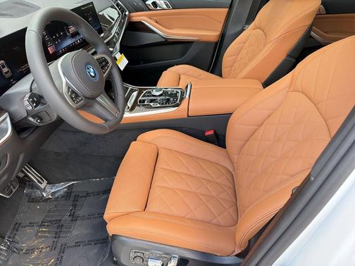 Mineral White Metallic 2026 BMW X5 PHEV xDrive50e