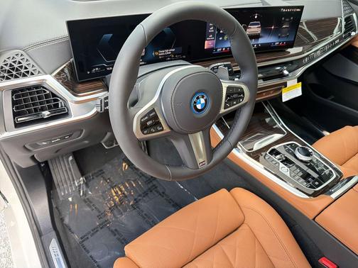 Mineral White Metallic 2026 BMW X5 PHEV xDrive50e