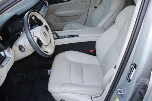 2024 Volvo S60 B5 Core Dark Theme
