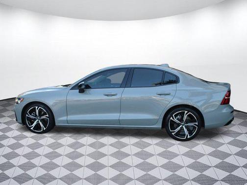 2024 Volvo S60 B5 Core Dark Theme