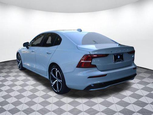 2024 Volvo S60 B5 Core Dark Theme