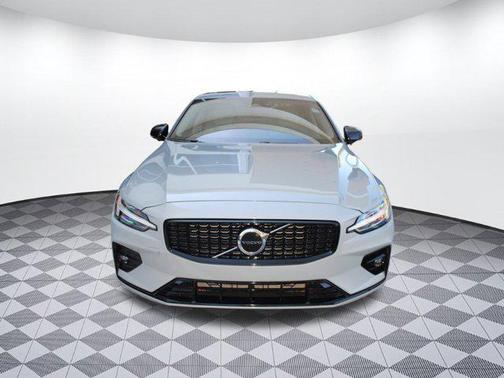2024 Volvo S60 B5 Core Dark Theme