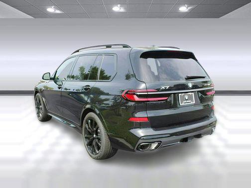 Black Sapphire Metallic 2026 BMW X7 xDrive40i