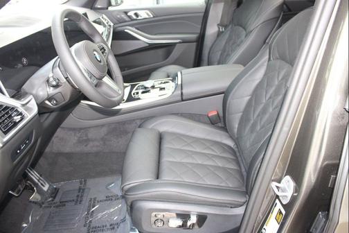 Manhattan Green Metallic 2026 BMW X5 xDrive40i