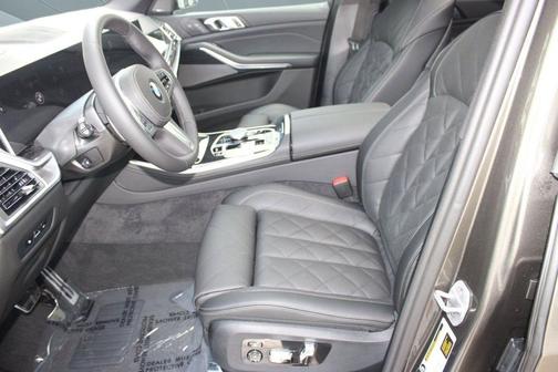 Manhattan Green Metallic 2026 BMW X5 xDrive40i