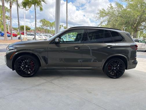Manhattan Green Metallic 2026 BMW X5 xDrive40i
