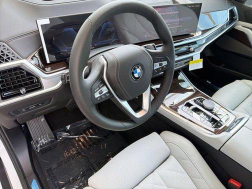 Mineral White Metallic 2026 BMW X5 xDrive40i