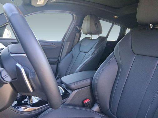 2025 BMW X4 xDrive30i