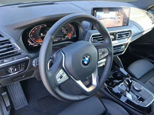 2025 BMW X4 xDrive30i