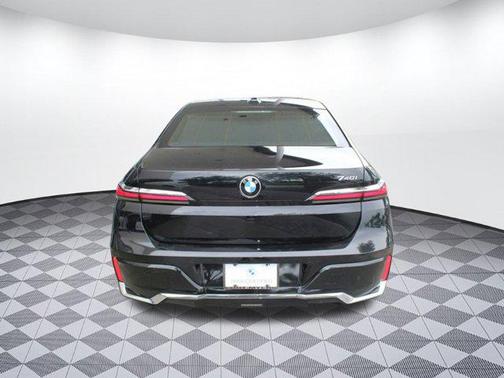 2023 BMW 740 i