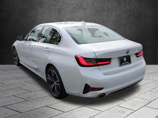 Mineral White Metallic 2022 BMW 330e Base