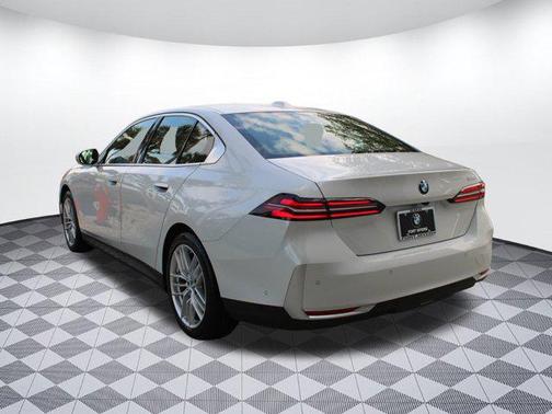 2024 BMW 530 i
