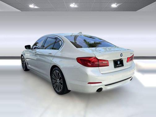 Mineral White Metallic 2019 BMW 530 530i