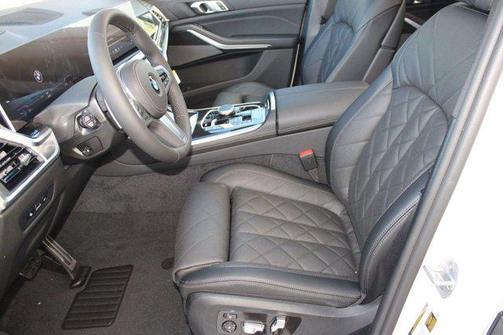 Mineral White Metallic 2026 BMW X5 sDrive40i