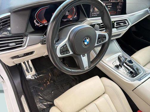 Mineral White Metallic 2022 BMW X5 sDrive40i