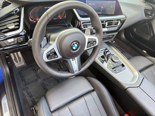 Portimao Blue Metallic 2024 BMW Z4 M40i