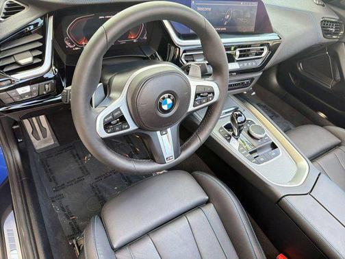 Portimao Blue Metallic 2024 BMW Z4 M40i