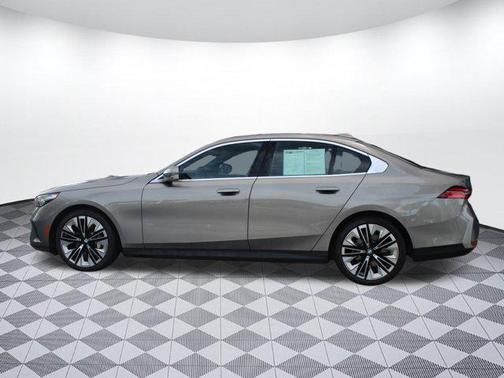 2025 BMW 530 i