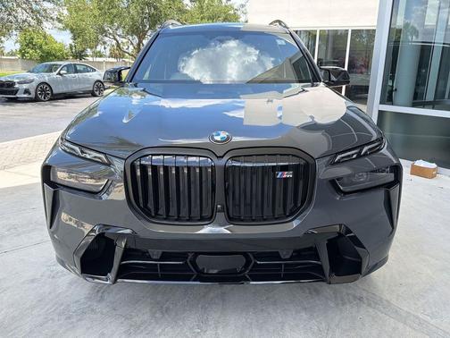 Dravit Grey Metallic 2027 BMW X7 M60i