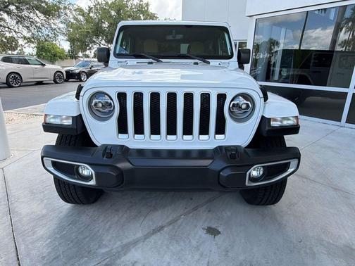 Bright White Clearcoat 2023 Jeep Wrangler 4-Door Sahara 4x4