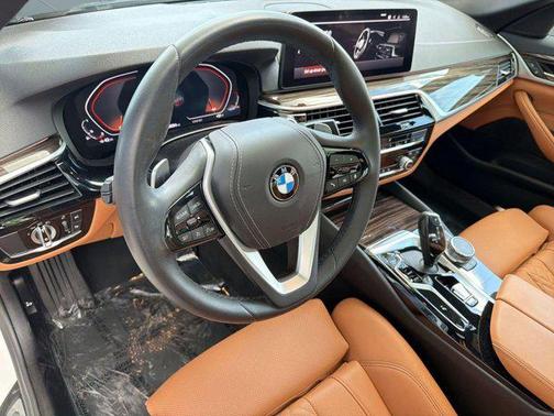Mineral White Metallic 2023 BMW 530 i