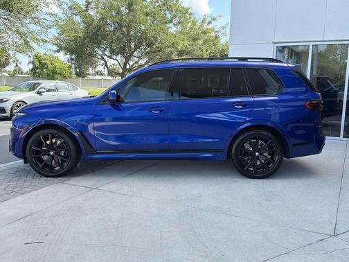 Blue 2025 BMW X7 xDrive40i