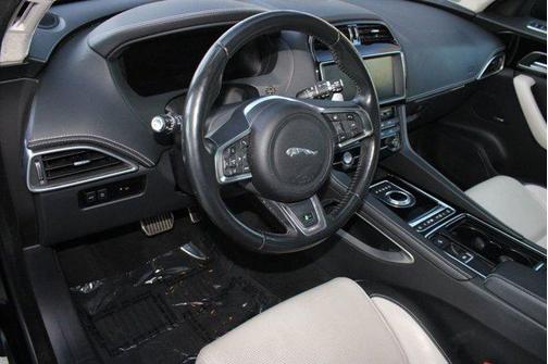 2019 Jaguar F-PACE 30t R-Sport