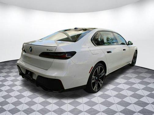 2025 BMW 740 i