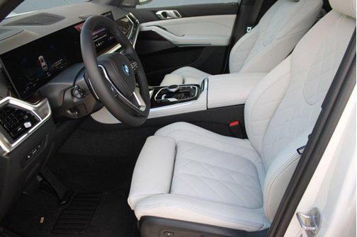 Mineral White Metallic 2026 BMW X5 PHEV xDrive50e