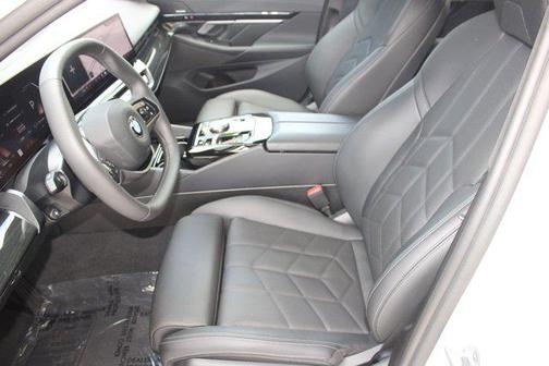 2025 BMW 530 530i