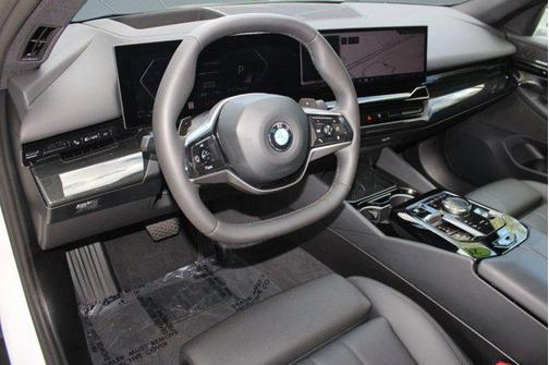 2025 BMW 530 530i