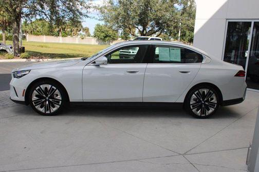 2025 BMW 530 530i