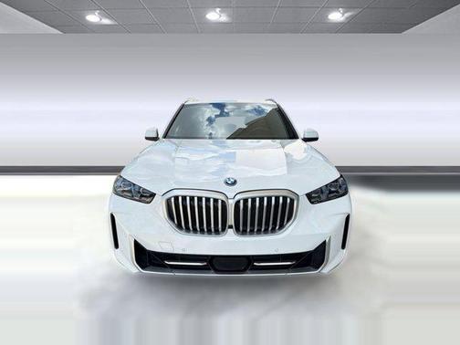White 2025 BMW X5 PHEV xDrive50e