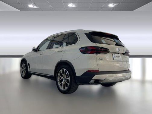 White 2025 BMW X5 PHEV xDrive50e