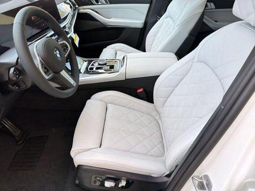 Mineral White Metallic 2026 BMW X5 xDrive40i