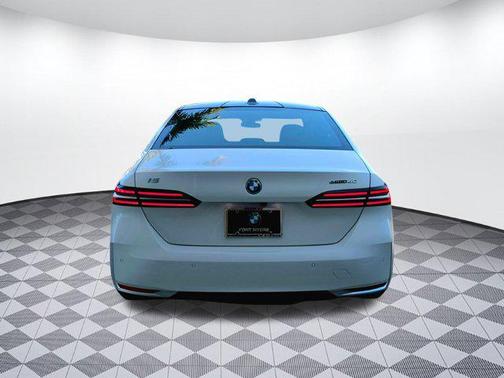 2025 BMW i5 eDrive40