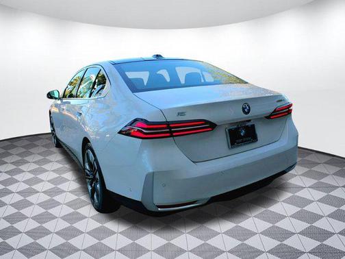2025 BMW i5 eDrive40