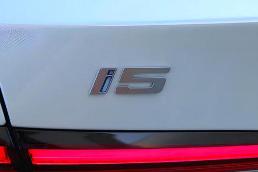 2025 BMW i5 eDrive40